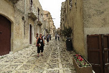 Paus i den lilla staden Erice p� v�gen