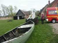 Vid en av sj�arna i Pl�n-omr�det stannade vi f�r att k�pa r�kt fisk