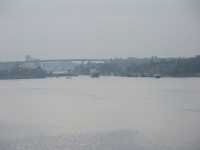 Kielkanalens norra sluss, med ett fartyg p� v�g ut i �stersj�n