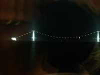 Stora B�lt Bron i nattlig belysning